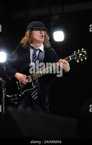 Udine Italie 05/19/2010 : live concert de ACDC au Stadio Friuli,Angus Young lors du concert Banque D'Images