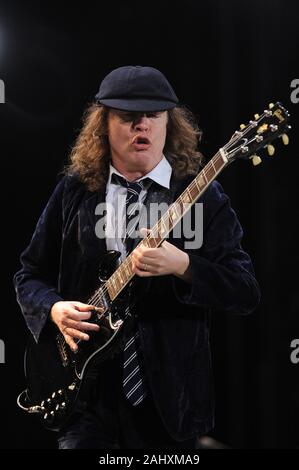 Udine Italie 05/19/2010 : live concert de ACDC au Stadio Friuli,Angus Young lors du concert Banque D'Images