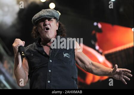 Udine Italie 05/19/2010 : live concert de ACDC au Stadio Friuli,Brian Johnson pendant le concert Banque D'Images