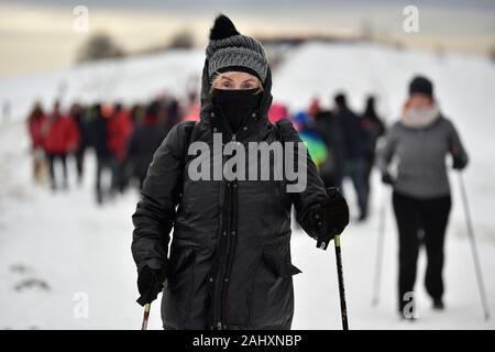 Réunion traditionnelle des Tchèques et des slovaques à la frontière à Velka Javorina mountain, la République tchèque, le 31 décembre 2019. (CTK Photo/Dalibor Gluck) Banque D'Images