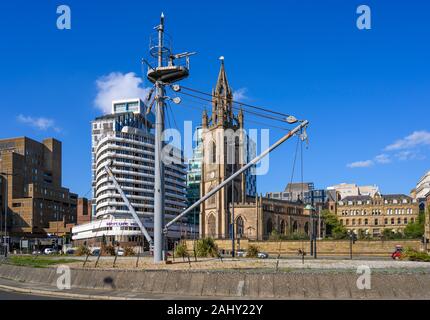 Situé près de Pier Head sur la rivière Mersey, l'église Notre-Dame et Saint-Nicolas est l'église paroissiale anglicane de Liverpool. Banque D'Images