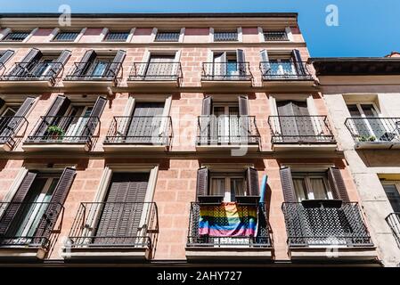 Paysage urbain de quartier Malasana à Madrid. Malasana est l'un des quartiers les plus branchés de la ville.