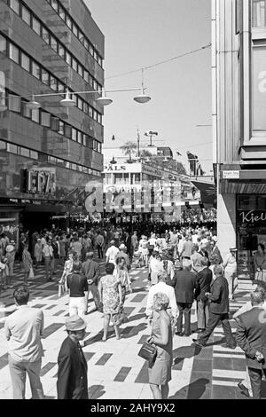 Stockholm-City, Einkaufszentrum in der Sergelgatan, 1969. Le centre-ville de Stockholm, centre commercial sur Sergelgatan, 1969. Banque D'Images