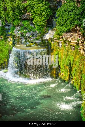 Villa D'Este à Tivoli gardens - Fontaine ovale ou Fontana del Ovato monument local de Tivoli près de Rome - Latium - Italie Banque D'Images