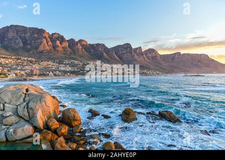 Maiden's Cove est l'un des endroits les plus pittoresques du Cap, en Afrique du Sud Banque D'Images