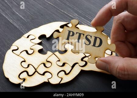 Stress post-traumatique PTSD écrit sur le puzzle. Banque D'Images