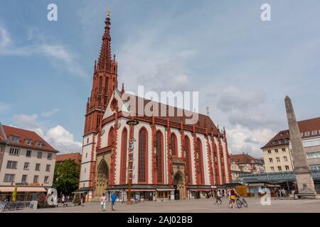 La Chapelle Maria gothique rouge (Marienkapelle) à Marktplatz, Würzburg, Bavière, Allemagne. Banque D'Images