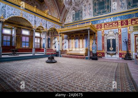 La conception intérieure de l'Imperial Hall, Hünkâr Sofası, l'une des salles les plus impressionnantes dans le Harem du Palais de Topkapi Banque D'Images