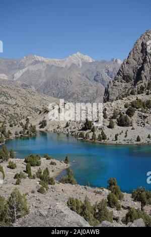 Alaudin couleur turquoise dans le lac Montagnes Fann - Tadjikistan Banque D'Images