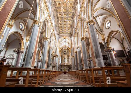 Intérieur de l'Eglise Sant'Angelo a Nilo dans la vieille ville de Naples, Italie Banque D'Images