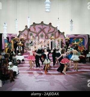 Silvester, Musikshow Tanzparty 1972/73 zum Jahreswechsel, Deutschland, 1972 Stargast : eine Tanzschule hat ihre Latein-Formation gesandt Banque D'Images