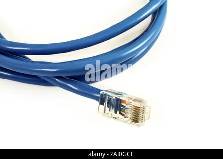Internet câble isolé sur fond blanc Banque D'Images