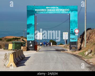 Entrée de la maison avec la lumière plus grande vagues dans Albufeira au Portugal Banque D'Images