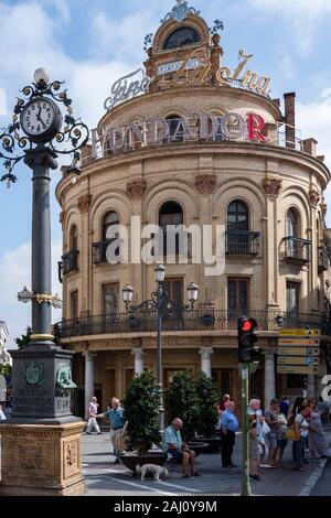 Pedro Domecq bâtiment dans la rue Calle Larga, Jerez de la Frontera, Andalousie, Espagne Banque D'Images