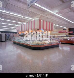 Nouveau magasin Asda terminé en 1982 à Halifax, dans le Yorkshire de l'Ouest, dans le Nord de l'Angleterre, au Royaume-Uni Banque D'Images