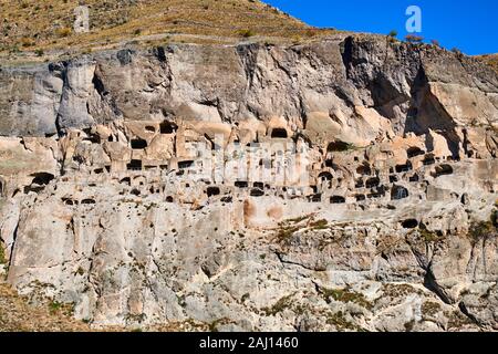 La Géorgie, Caucase, Samtskhé-Djavakhétie, Vardzia, complexe monastique troglodytique du 12ème siècle, Patrimoine Mondial de l'UNESCO, vue aérienne Banque D'Images