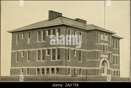 La Compagnie Keasbey & Mattison, Ambler Penna., offre au secteur de la construction, des ardoises et bardeaux d'amiante : les revêtements comme revêtements de bâtiments permanents .. . Dutcn Refomned Église, Richmond, Staten Island, N. I. Tj r 1,1 Entrepreneur sous toit avec ^ ^ ^ RUSSELL -AMIANTE SIÈCLE ZONA New Brighton. S. L Le toit -qui bat l'édifice, ^^Réparations sans peinture ou siB. L'école secondaire, Marion, architecte.maux t&gt ; r i t- j'Kooted Entrepreneur OSCAR WILLIAMS Avec OSCAR WILLIAMS Marion, maux. Les bardeaux d'AMIANTE SIÈCLE Marion. Maux. fi^^ ^qui bat le toit du bâtiment, il^w Banque D'Images