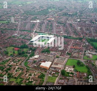 Une vue aérienne de la ville de Coventry Highfield Road terrain de football en 1994, West Midlands, Royaume-Uni Banque D'Images