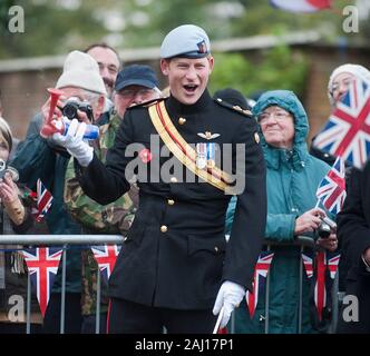 Le prince Harry s'ouvre officiellement la Wootton Bassett Domaine du souvenir au parc Lydiard près de Swindon. Le memorial field est dédié à Wootton Bassett en reconnaissance de son rôle dans le rapatriement des personnes tuées dans les conflits armés comme ils passent par la ville. Banque D'Images