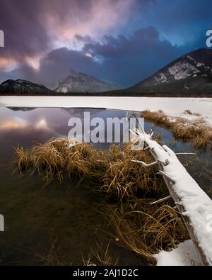 Vermilion Lake à proximité ville de Banff, un bel endroit pour le lever et le coucher du soleil des photographies. Banque D'Images