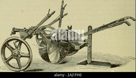 Le sucre de canne ; un manuel sur l'agriculture de la canne à sucre, la fabrication de sucre de canne, et l'analyse du sucre produits maison . d'autres sur un espace dégagé de souches de canne et de l'herbe par le premier disque n'a aucune difficulté à tourner plus efficacement et d'enterrer une tranche de sol le long avec la canne corbeille. Le chaume Digger.-Cette mise en œuvre, Fig. ;^8, est principalement limitée au Louisiana-It est constitué d'un arbre tournant, sur lequel sont montés sur ahelix lames disposées. Lorsque le chariot est tiré le long des rangées de canne, theknives ratoon tournent et rupture et pulvériser le sol. Rasoir de chaumes.-Cet instru Banque D'Images