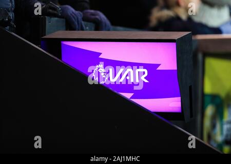 1er janvier 2020, Carrow Road, Norwich, Angleterre, Premier League, Norwich City v Crystal Palace : VAR écran par le dug-out Crédit : Georgie Kerr/News Images Banque D'Images