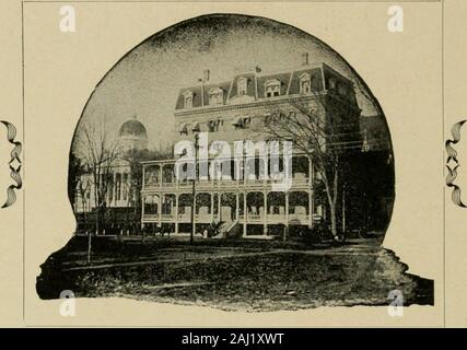 Des maisons d'été parmi les vertes collines du Vermont, les îles et les rives du lac Champlain, Adirondacks et Canada, accessible par la route de montagne verte populaire .. . 120 ^{AnEI TISF,METS. TIlG. PSViliOn. ^Mont Pelier, Vermont. J. S. VILES, propriétaire. &Lt ;". MONTPELIER occupe une anionj^ dimple ; les collines et est niché dans une des vallées de l'mostcharming le vert des montagnes, à mi-chemin entre le Livre blanc et la Moun-clut Aclirondacks.L'Pavilk iX donne sur le parc de la capitale, sur laquelle se trouvent l'État construire-ings, commandant de la plus belle partie de la ville, et est sans égale par anyhotel en ve Banque D'Images