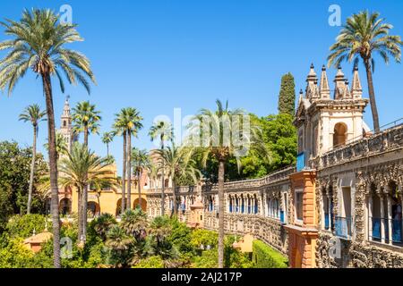 Galeria de Grutesco et le Portail de l'honneur dans les jardins de l'Alcazar de Séville, l'UNESCO, Séville, Andalousie, Espagne, Europe Banque D'Images