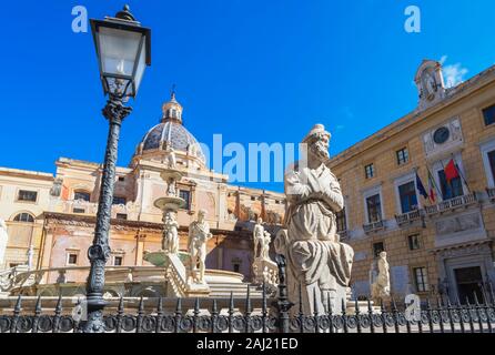 La Piazza Pretoria, Palermo, Sicily, Italy, Europe Banque D'Images