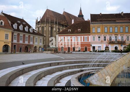 BRASOV, Roumanie 24 JUILLET 2019 - vue sur la place principale à l'au Brasov. BRASOV, Roumanie, 24 juillet 2022 Banque D'Images