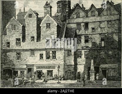 Cassell's old et new Edinburgh : son histoire, son peuple, et ses lieux . kable feats, effectuée par un couple d'Italianmountebanks, un père et son fils. Une corde entre les beingfixed batterv demi-lune du château, 232 OLD AND NEW EDINBURGH. [Grassmarket. et une place sur le côté sud du marché, à 200 pieds au-dessous, le père se laissa glisser dans une demi-minute.Le fils réalisé le même exploit, soufflant une bostn-pet tout le chemin, à l'étonnement d'un vastcrowd de spectateurs. Trois jours après, il y avait une répétition de la performance, à la volonté de quelques peopleof la qualité, lorsqu'après avoir glisser Banque D'Images