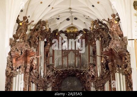 Grand orgue Rococo célèbre Oliwa gothique en brique Bazylika archikatedralna wezwaniem Trojcy Swietej pod, Najswietszej Panny Marii Swietego Bernarda (un i Banque D'Images