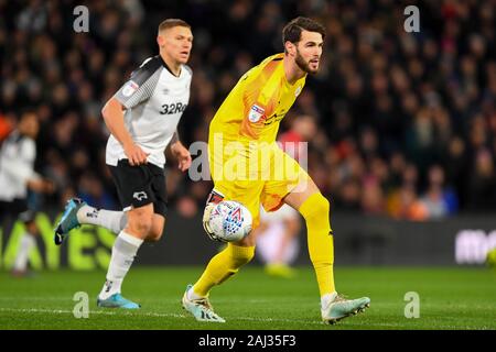 Derby, Derbyshire, Royaume-Uni ;. 2 Jan 2020. DERBY, ANGLETERRE - 2 janvier Samuel Sahin-Radlinger (1) de Barnsley au cours de la Sky Bet Championship match entre Derby County et Barnsley au Derby Pride Park, le jeudi 2 janvier 2020. (Crédit : Jon Hobley | MI News) photographie peut uniquement être utilisé pour les journaux et/ou magazines fins éditoriales, licence requise pour l'usage commercial Crédit : MI News & Sport /Alamy Live News Banque D'Images