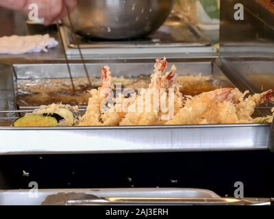 Close up de tempura de gambas et légumes à kawaguchiko au Japon Banque D'Images