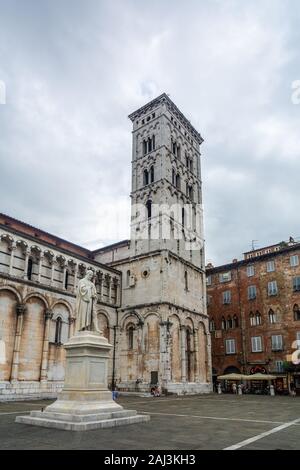 Lucca, Italie - le 6 juin 2019 : San Michele in Foro est une basilique catholique romaine, construite sur l'ancien forum romain. Jusqu'à 1370 il a été le siège Banque D'Images