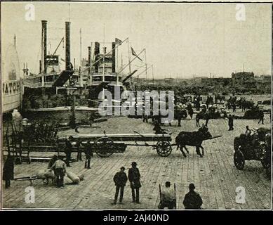 De nouveaux secteurs géographiques . Fig. 16i. - Même les petits cours d'eau et canaux sont utilisés pour l'expédition de marchandises.Ici, par exemple, sont six mille balles de coton sur une barge dans theHouston Canal, au Texas, à destination de la côte, d'être placé sur vesselsfor envoi vers l'Angleterre. Richmond, la capitale et .2. Richmond, n . •, J- TT- • • • Norfolk, et la plus grande ville de la Virginie, est Wilmington-situé sur la James River. C'est un des Etats du Sud 129 centre florissant, en particulier comme atobacco marché. Noefolk mouthof, à la baie de Chesapeake, est un point d'expédition importance croissante. Wilmington, Delaware sur l'Eiv Banque D'Images