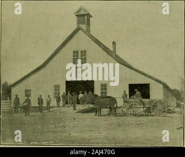 Jos K Brick l'agriculture, l'industrie et de l'école normale . et surfacewells roadshad, remplis d'être construit,des arbres plantés, .shel-ter pour les ani-buildingsfor purposeshad mals et l'école sera construite. En fait, un ineverything avait fait partir de tobe. Construction ancienne impregnatedwith tjphoid feverand-ings autre germshad absolutelydestroyed insureschool à être à l'état.Les au-dessus de la coupe est une représentation de l'étable avec l'équipe de ferme dans le premier plan. Plusieurs hommes ont vécu sur la place dont la femme a vécu dans une maison andthey, avec leur cuisinier embauché, liv-ed dans un autre. Nous avons eu à se débarrasser de ce genre de vie aussi. Nous re Banque D'Images