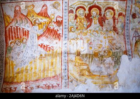 Intérieur de l'Esprit Saint l'église avec des fresques au plafond de la Dernière Cène par Albert de Constance, balle, une petite colline, en Istrie, Croatie Banque D'Images