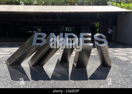 Logo BNDES em frente ao prédio no centro do Rio de Janeiro, Brésil Banque D'Images