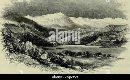 La Norvège et ses glaciers, s'est rendue en 1851 : suivie de journaux de excursions dans les hautes Alpes de Dauphné, Berne et la Savoie . olitary,tarn lac ou d'un très agréable et en aucun cas un caractère sauvage. Elle frangé tout autour avec des bouleaux, et dans l'distancetoward l'Est, j'ai obtenu une excellente vue de la partie supérieure de l'Salten-fiord, et une chaîne de montagnes au-delà, dans le sens de la frontière suédoise, très coveredwith bien épais pour la neige. J'ai dessiné le plus visible de ces,pensant qu'il pourrait être Sulitelma, la plus haute des arcticmountains, non seulement en Scandinavie, mais dans le nort Banque D'Images