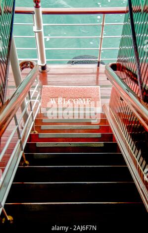 Tapis de bienvenue on cruise ship Banque D'Images