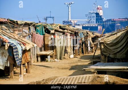 Plus grand chantier d'Alang est l'endroit sur terre. À partir du travail des zones pauvres de l'Inde, dans d'horribles conditions de travail. Banque D'Images