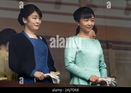 Jan 2020. 09Th Jan, 2020. La Princesse Mako, la Princesse Kako, le 02 janvier, 2020 -royal : La Princesse Mako( L) et de la Princesse Kako (R) d'apparence pour public au cours de la nouvelle année de message d'événement annuel de la famille impériale au Palais Impérial de Tokyo, Japon le 02 Jan 2020. Credit : Motoo Naka/AFLO/Alamy Live News Banque D'Images