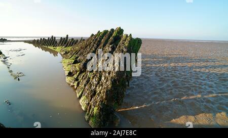 Vestiges de l'épave du SS Nornen Berrow, Plage, Somerset, Angleterre, qui peut être vu à marée basse. Banque D'Images