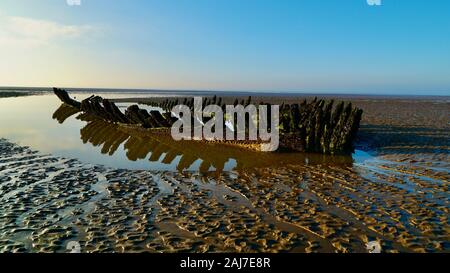 Vestiges de l'épave du SS Nornen Berrow, Plage, Somerset, Angleterre, qui peut être vu à marée basse. Banque D'Images