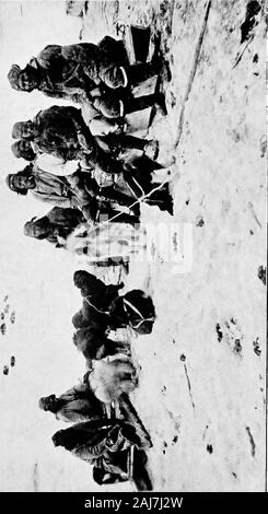 Loin des rochers, les récits des pêcheurs en haute mer du Labrador . le thé, ce qui, en effet, il est gravement en needof, ayant été dans les bois depuis le matin. Sa vie monotone d'un flic vous amongthose vivent les gens, n'est-ce ? Un homme riche dit à meonce, comme si on pouvait préfèrent aller à un theaterevery la nuit, ou varier qu'avec cardparties progressif et danses occasionnelles ! Non, je ne peux pas- dire que je trouve monotone, Ianswered. Un Dieu vous bénisse, avec le fervorof Johnnys pauvre père, est un droit qui, une fois goûté la douceur de youhave il robmany eux seuls de vos jours de beaucoup de monotonie. Dieu grantus al Banque D'Images