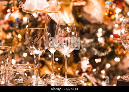 Décorations de Noël Via Monte Napoleone, où les gens de Milan et toute l'Italie va pour cher shopping. Banque D'Images