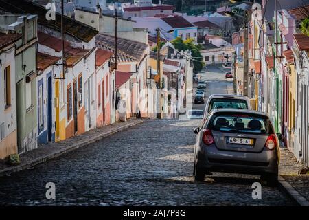 Vue de dessus de la colline par la région urbaine de Silves, une petite ville portugaise de l'Algarve. Photo : Tony Taylor Banque D'Images