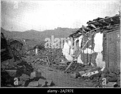 Scientific American Volume 87 Numéro 23 (décembre 1902) . St Nicholas Street, où plusieurs femmes ont été tués. Ruines de l'Arène, où l'Bull-Fights ont eu lieu.. Banque D'Images