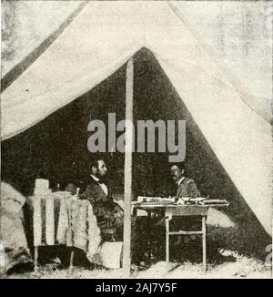 L'histoire et la vie de Lincoln ; une biographie composé de cinq cents histoires vraies racontées par Abraham Lincoln et ses amis . yonet-charges, etc., et terminé par une très petite liste ofkilled et blessés, tout à fait hors de proportion avec son descriptionof la lutte. Le Président tranquillement à l'écoute de ma lecture du télégramme,et puis il a dit qu'elle lui rappelait un menteur notoire, qui attainedsuch une réputation d'exaggerator qu'il hisservant enfin chargé de l'arrêter, quand sa langue se tourne trop rapidement, bypulling son manteau ou de toucher ses pieds. Un jour, le maître était en relation des merveilles Banque D'Images